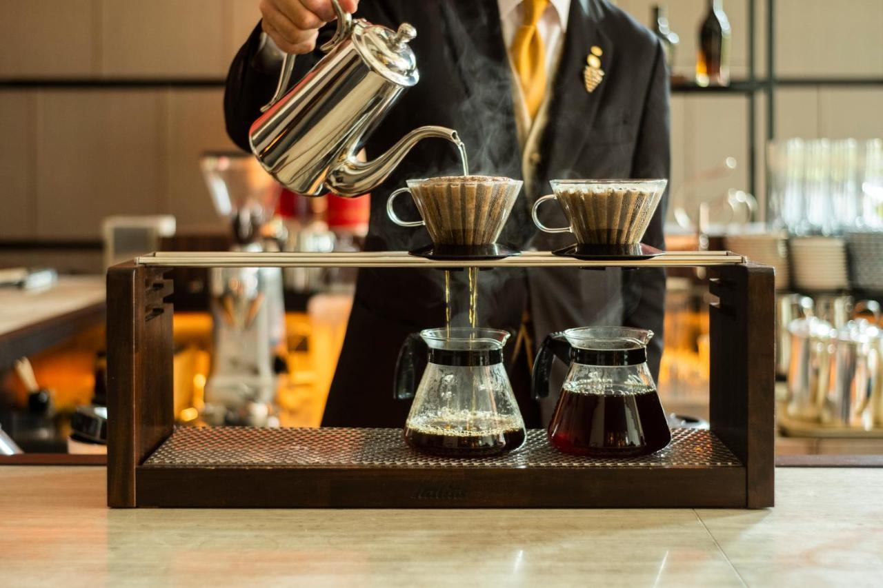 Hotel Okura Fukuoka Fukuoka  Exterior foto A coffee being brewed with the V60 method