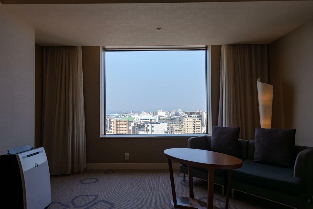 Hotel Okura Fukuoka Fukuoka  Exterior foto A room at the hotel